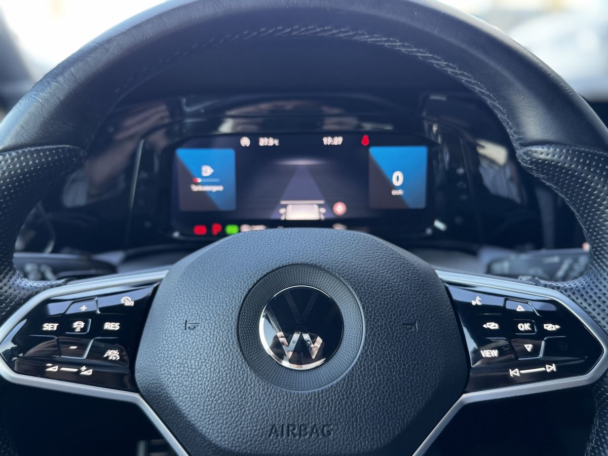 Volkswagen Golf 1.5 eTSI 150PK 3 x R-Line Volkswagen Golf 1.5 eTSI 150PK 3 x R-Line