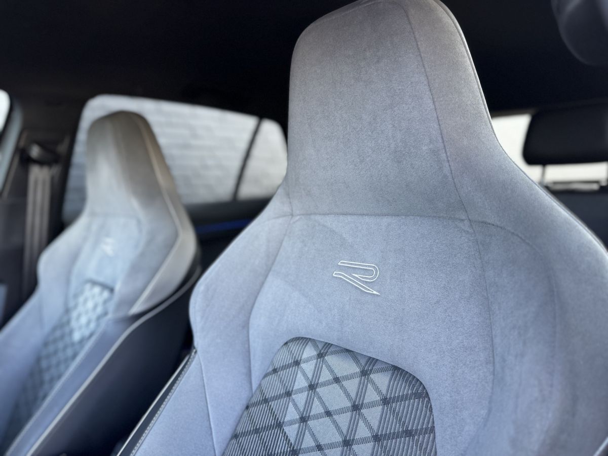 Volkswagen Golf 1.5 eTSI 150PK 3 x R-Line Volkswagen Golf 1.5 eTSI 150PK 3 x R-Line