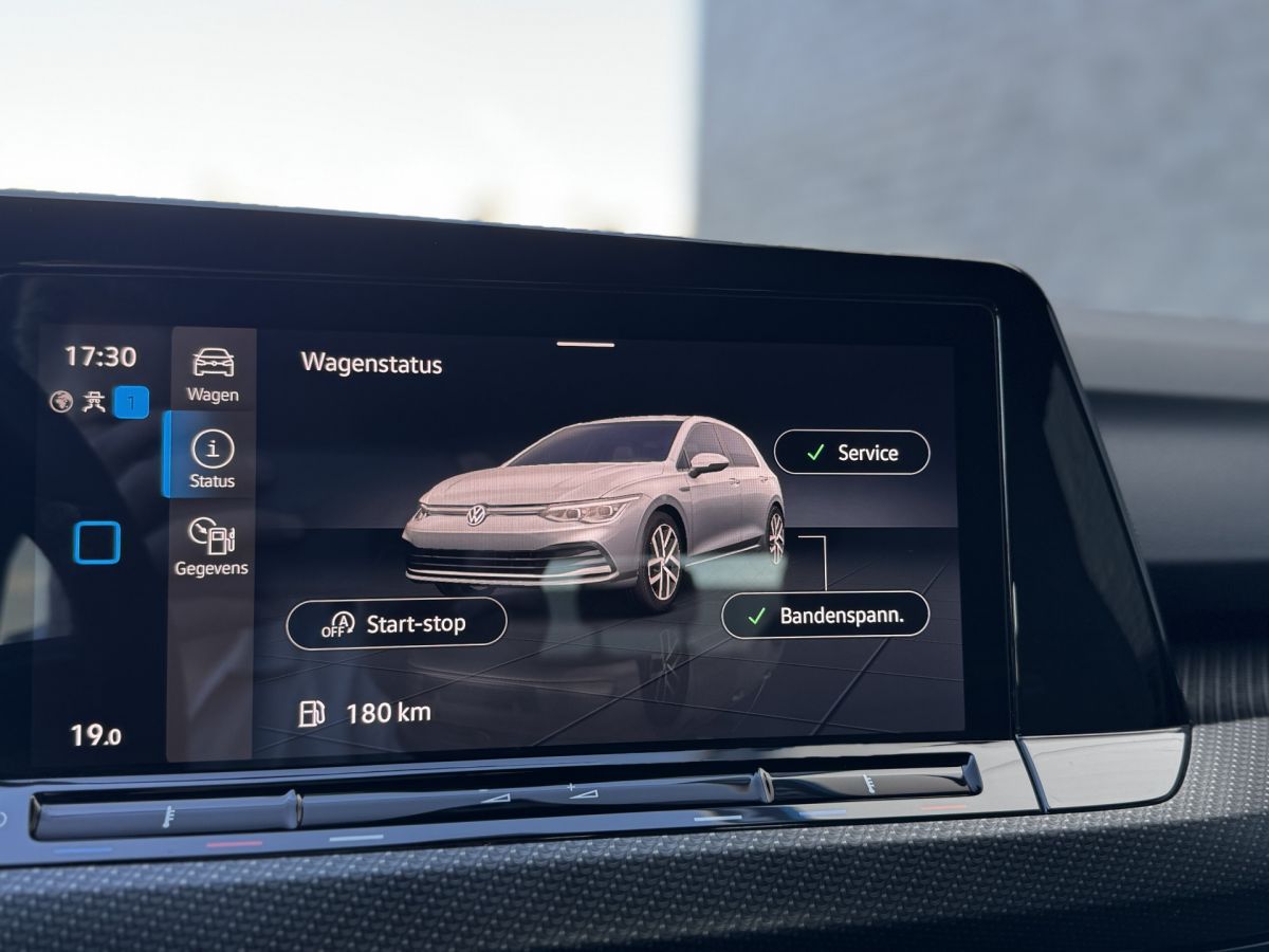 Volkswagen Golf 1.5 eTSI 150PK 3 x R-Line Volkswagen Golf 1.5 eTSI 150PK 3 x R-Line