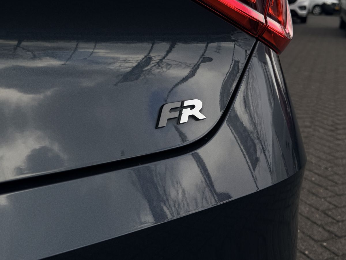 SEAT Leon 1.5 eTSI 150PK Automaat FR Launch Edition