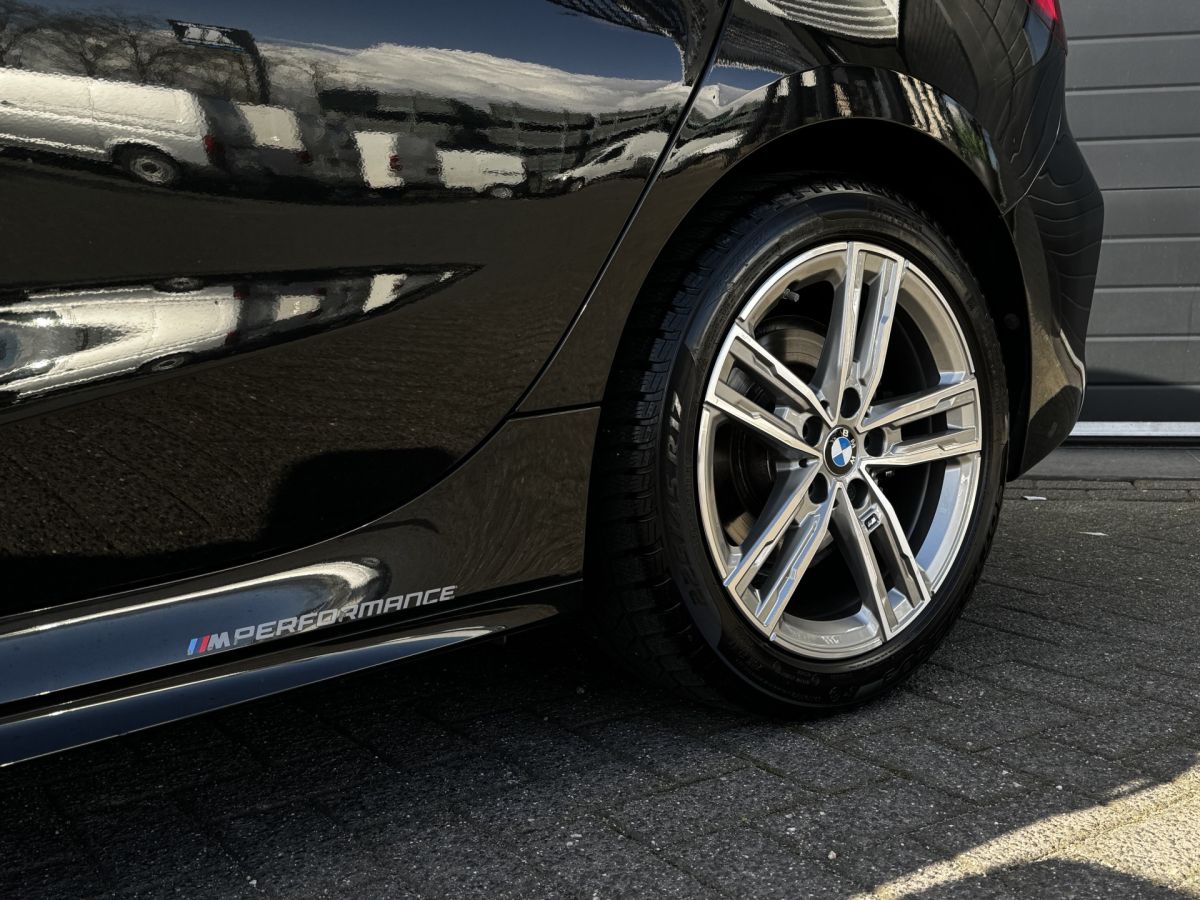 BMW 1-serie 118i Business Edition M-Sport Shadow Automaat