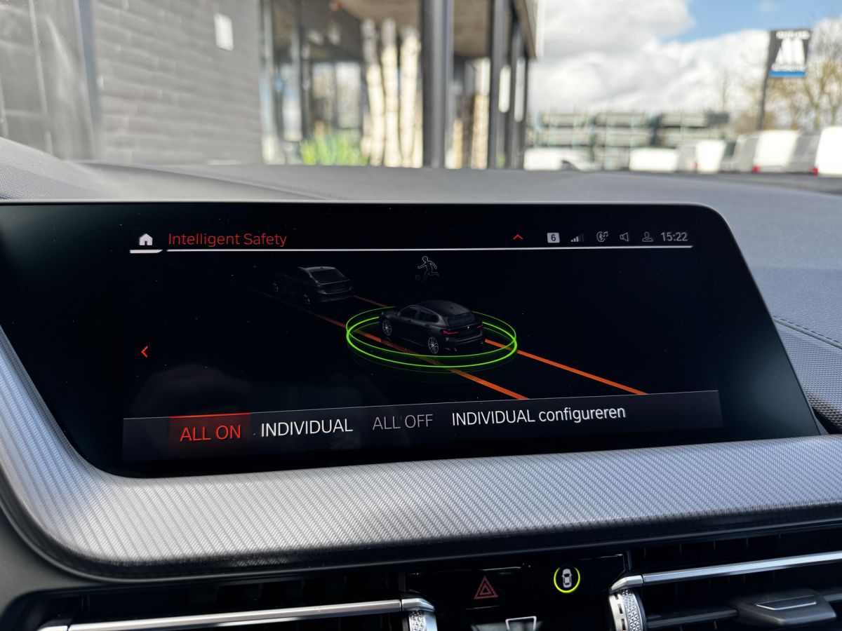 BMW 1-serie 118i Business Edition M-Sport Shadow Automaat