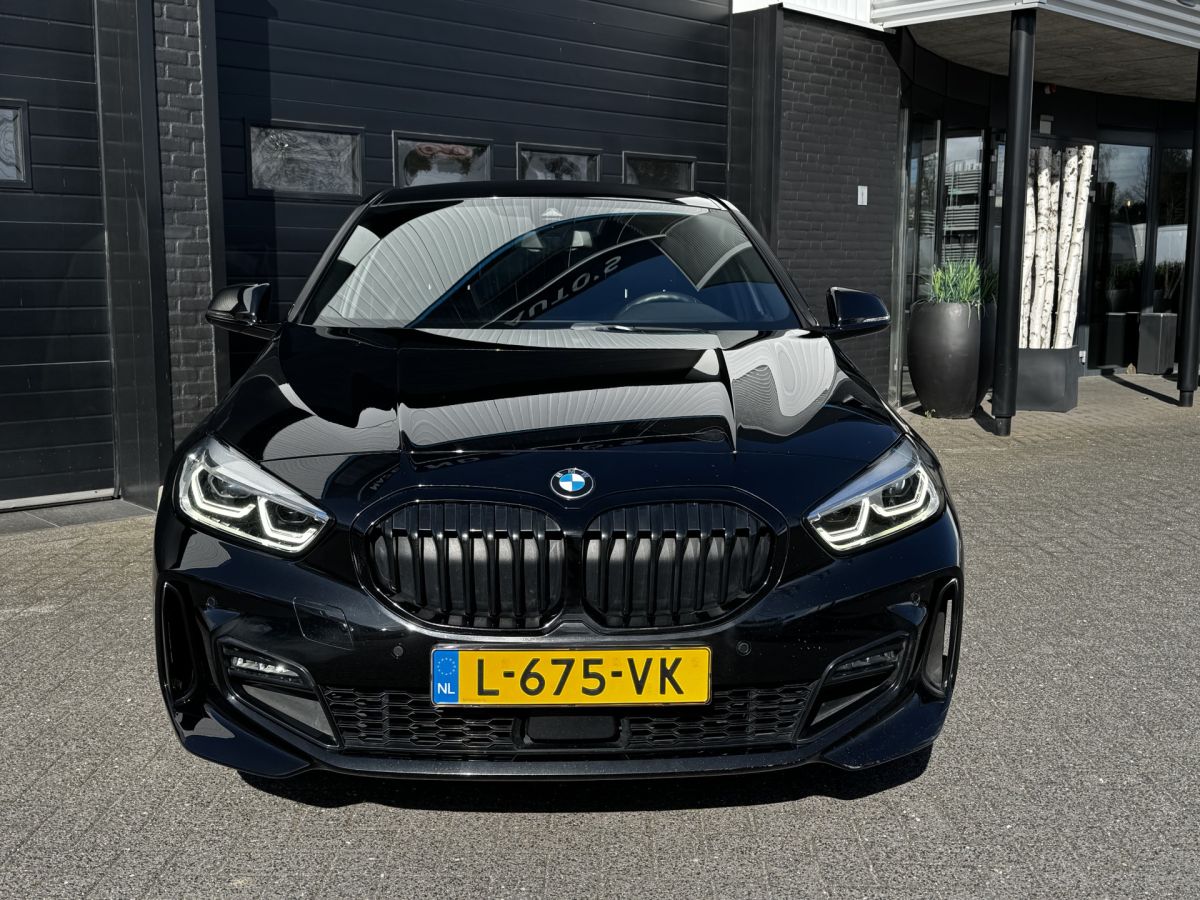 BMW 1-serie 118i Business Edition M-Sport Shadow Automaat