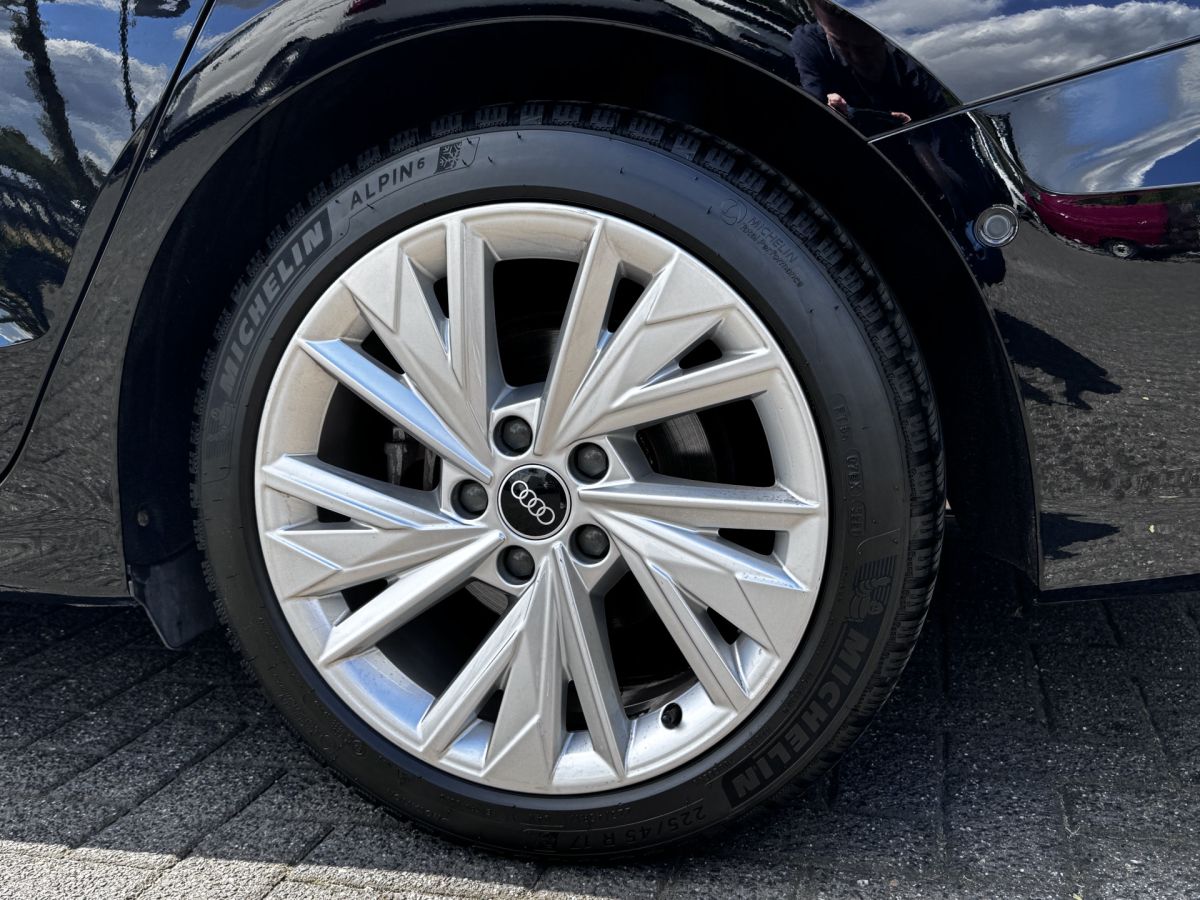 Audi A3 Limousine 35 TFSI 150PK Business edition Automaat Audi A3 Limousine 35 TFSI 150PK Business edition Automaat