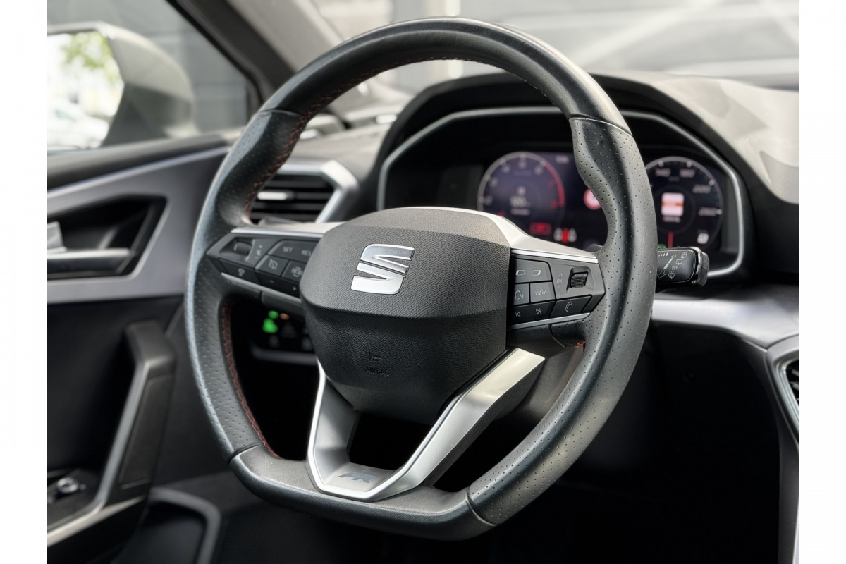 SEAT Leon Sportstourer 1.5 eTSI 150PK FR Business Intense Automaat | Navi | Camera | ACC | Beats | PDC | €22.900,- incl. BTW
