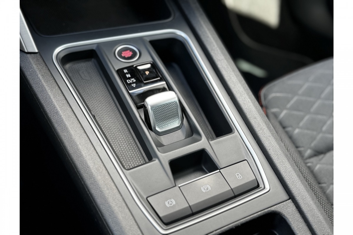 SEAT Leon Sportstourer 1.5 eTSI 150PK FR Business Intense Automaat | Navi | Camera | ACC | Beats | PDC | €22.900,- incl. BTW
