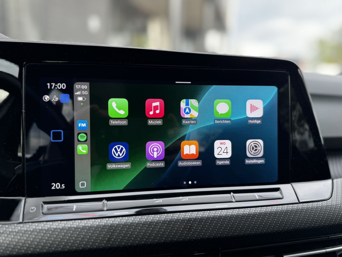 Volkswagen Golf 1.5 eTSI R-Line 3x R-Line Volkswagen Golf 1.5 eTSI R-Line 3x R-Line