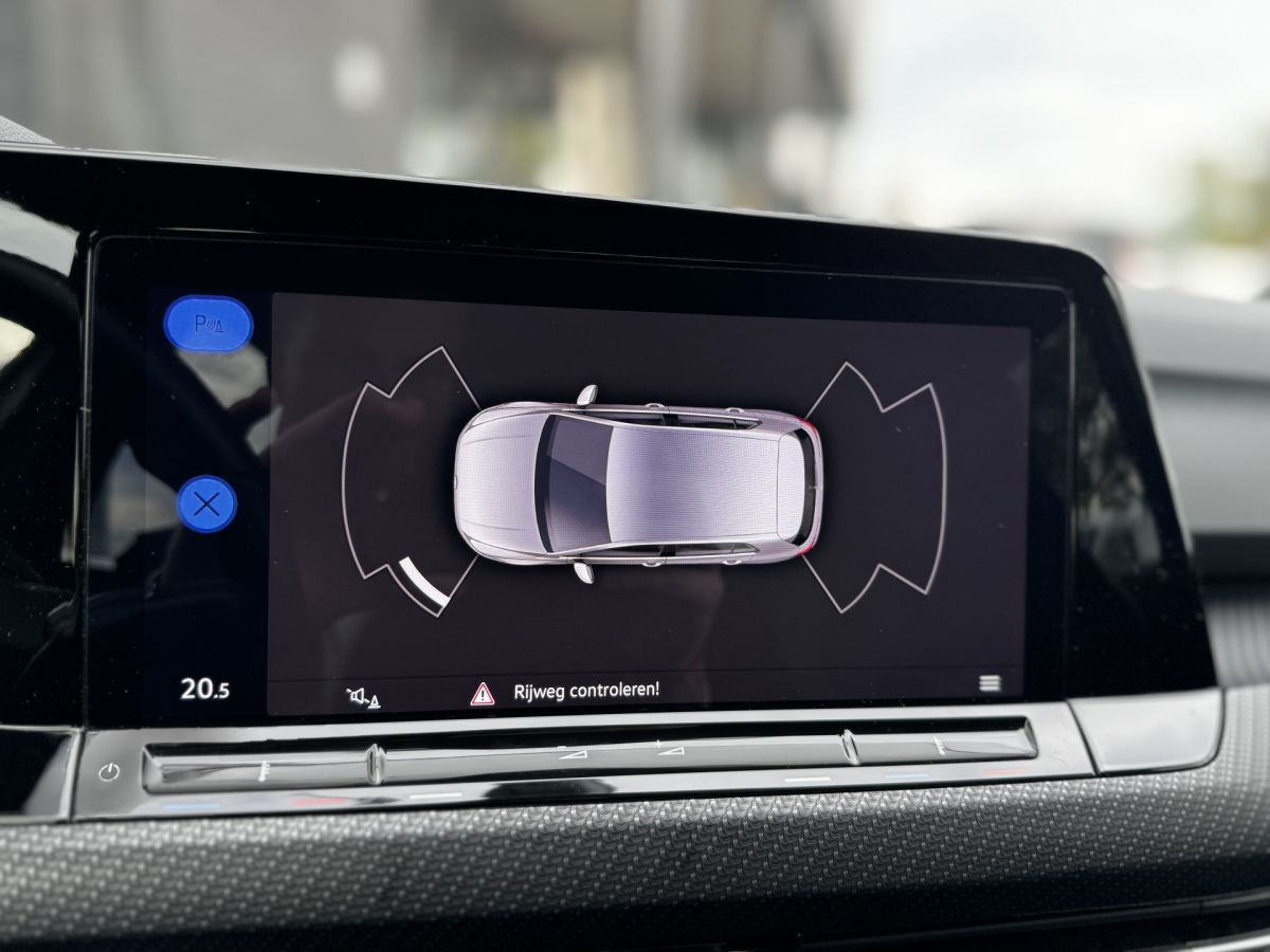 Volkswagen Golf 1.5 eTSI R-Line 3x R-Line Volkswagen Golf 1.5 eTSI R-Line 3x R-Line