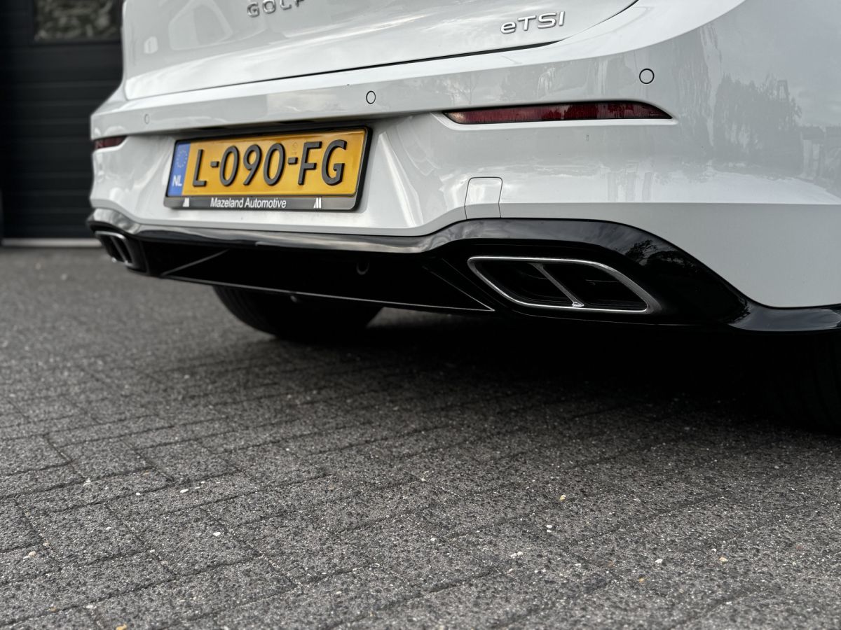 Volkswagen Golf 1.5 eTSI R-Line 3x R-Line Volkswagen Golf 1.5 eTSI R-Line 3x R-Line