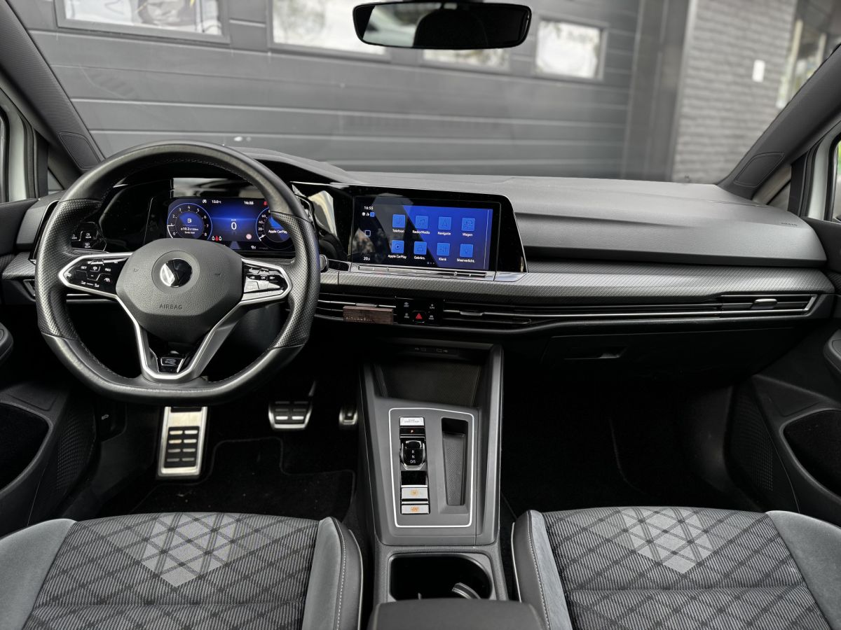 Volkswagen Golf 1.5 eTSI R-Line 3x R-Line Volkswagen Golf 1.5 eTSI R-Line 3x R-Line