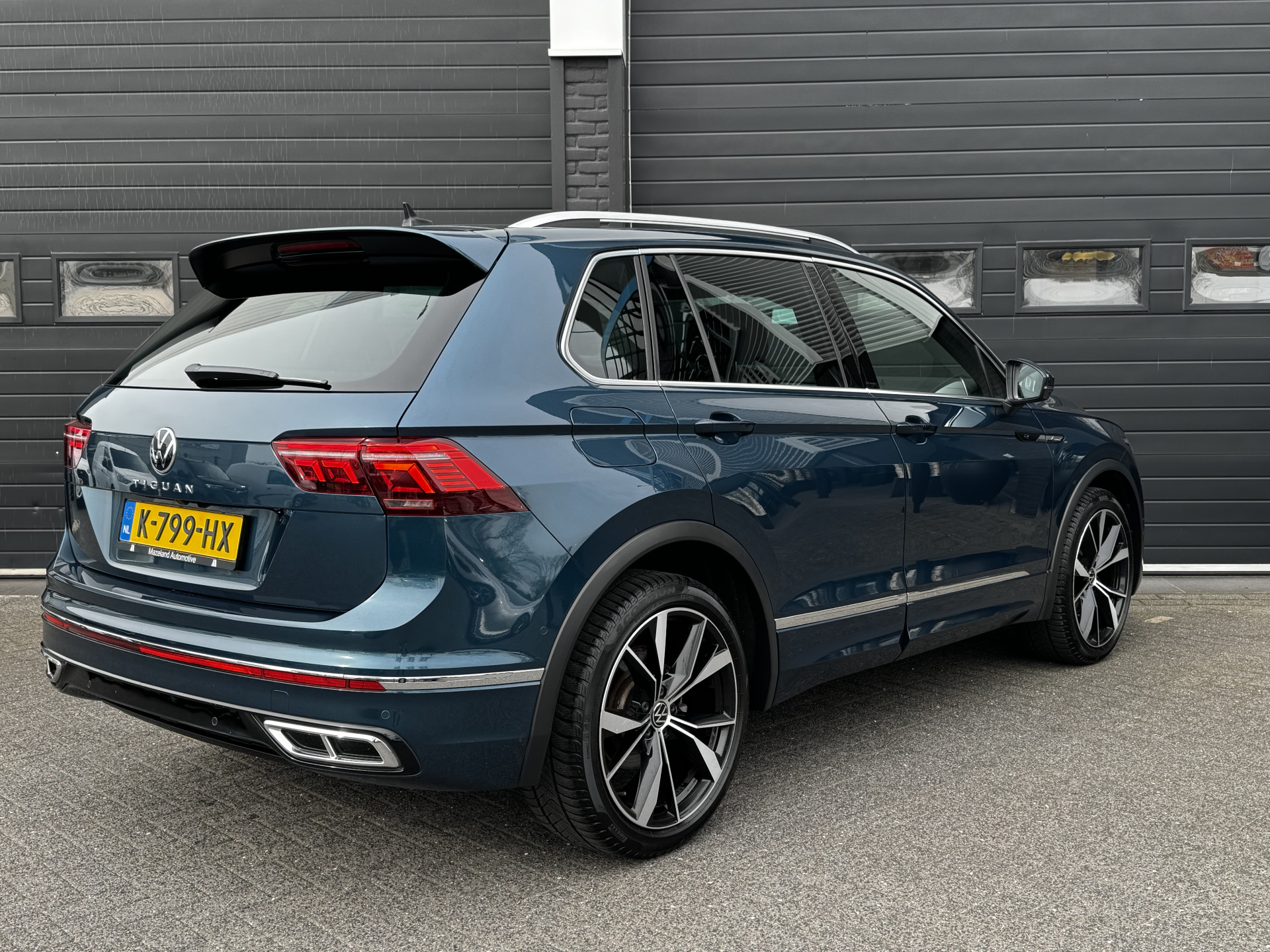 Volkswagen Tiguan 1.5 TSI R-Line Business+ Volkswagen Tiguan 1.5 TSI R-Line Business+