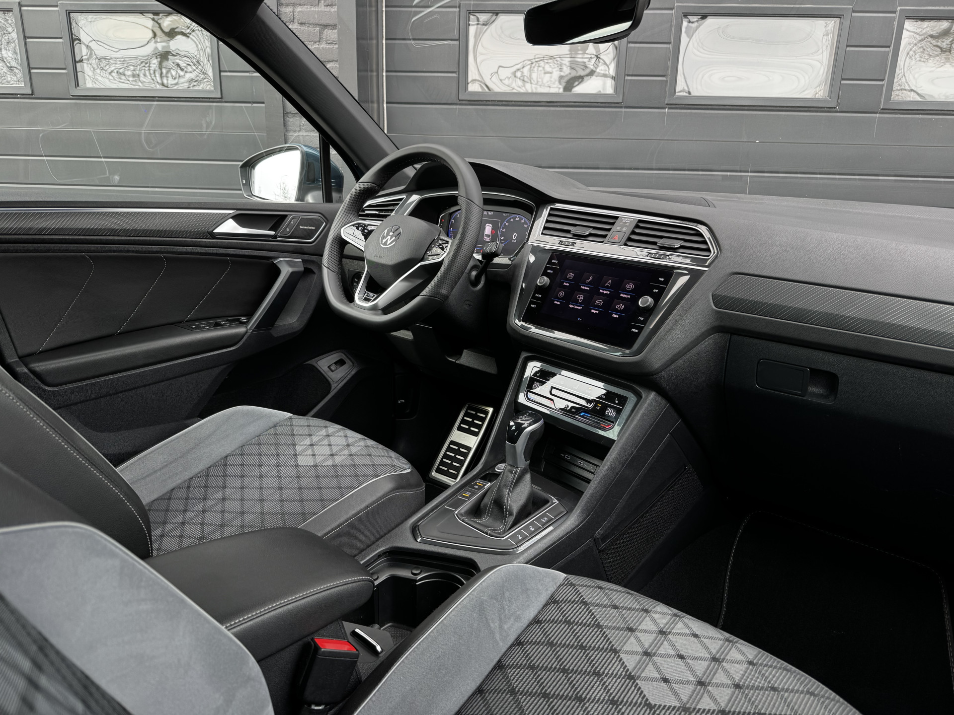 Volkswagen Tiguan 1.5 TSI R-Line Business+ Volkswagen Tiguan 1.5 TSI R-Line Business+