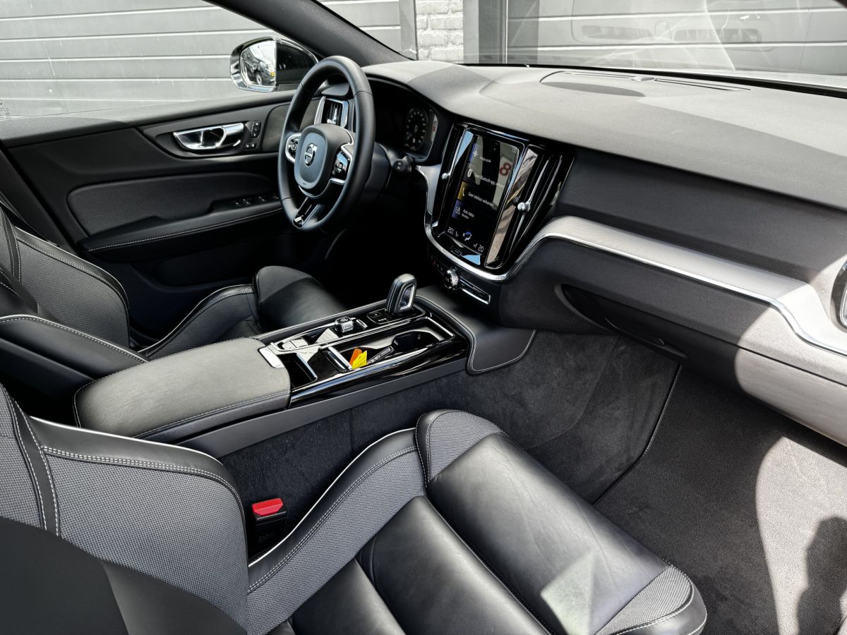Volvo V60 2.0 T6 Recharge 340PK AWD R-Design