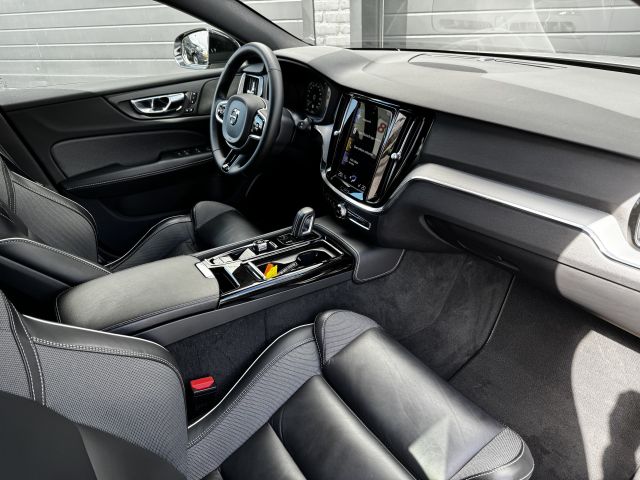 Volvo V60 2.0 T6 Recharge 340PK AWD R-Design