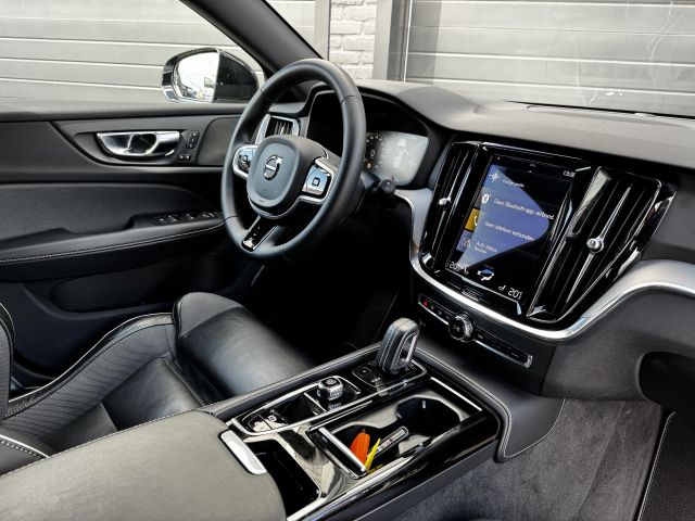 Volvo V60 2.0 T6 Recharge 340PK AWD R-Design