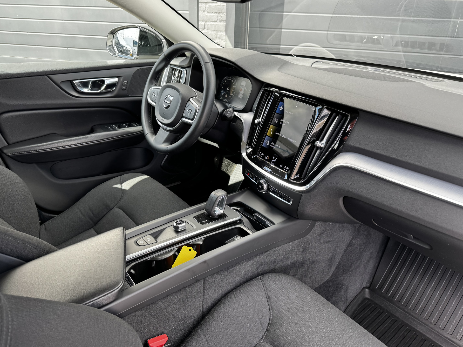 Volvo V60 2.0 B3 163PK Momentum R-Design Volvo V60 2.0 B3 163PK Momentum R-Design