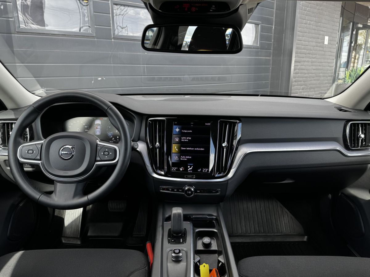 Volvo V60 2.0 B3 163PK Momentum R-Design