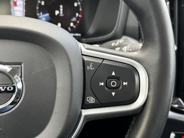 Volvo V60 2.0 B3 163PK Momentum R-Design Volvo V60 2.0 B3 163PK Momentum R-Design