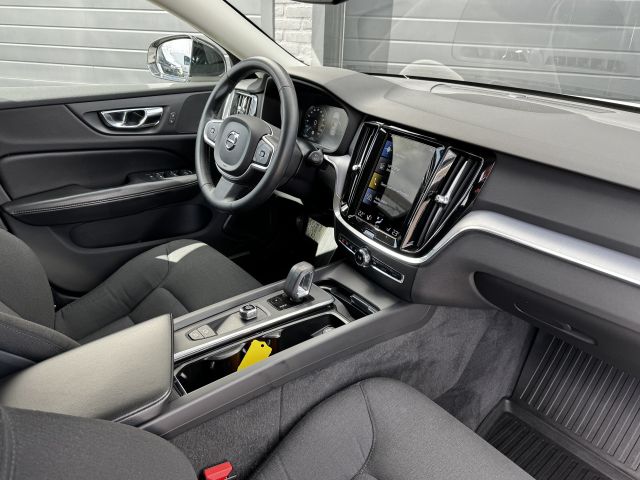 Volvo V60 2.0 B3 163PK Momentum R-Design Volvo V60 2.0 B3 163PK Momentum R-Design