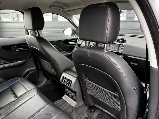Jaguar F-Pace 2.0 Portfolio 20d 180PK