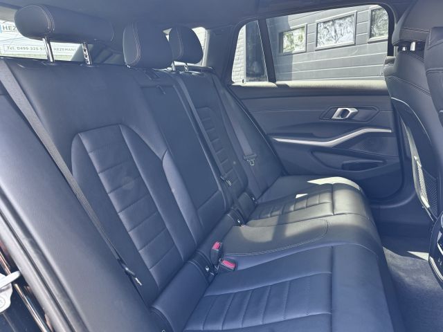 BMW 3 Serie Touring 330e Business Edition Plus Dealer OH