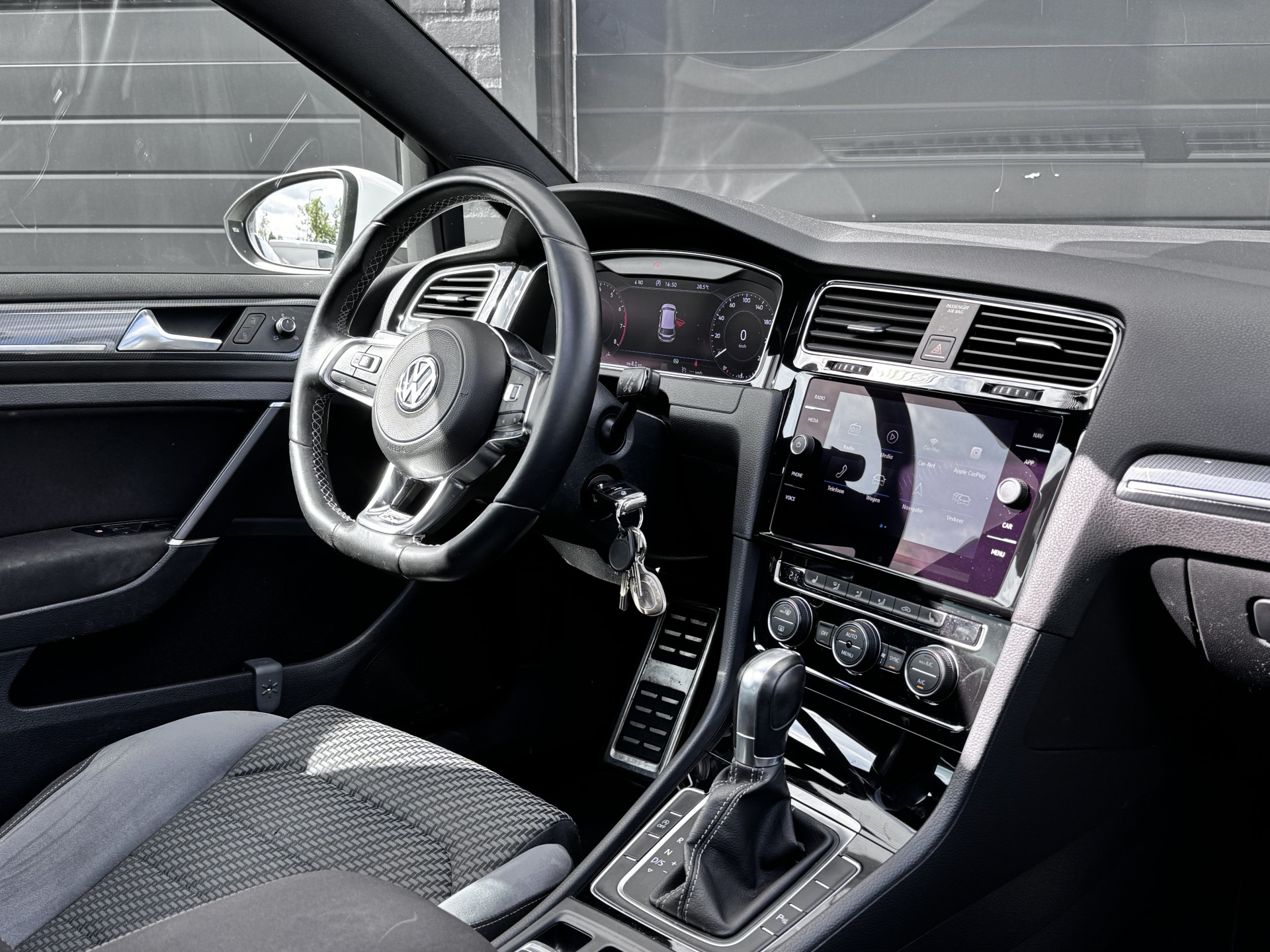 Volkswagen Golf 1.5 TSI 150PK Highline Business R-line Automaat