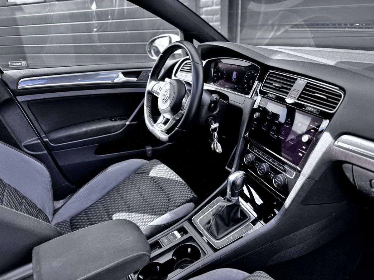 Volkswagen Golf 1.5 TSI 150PK Highline Business R-line Automaat