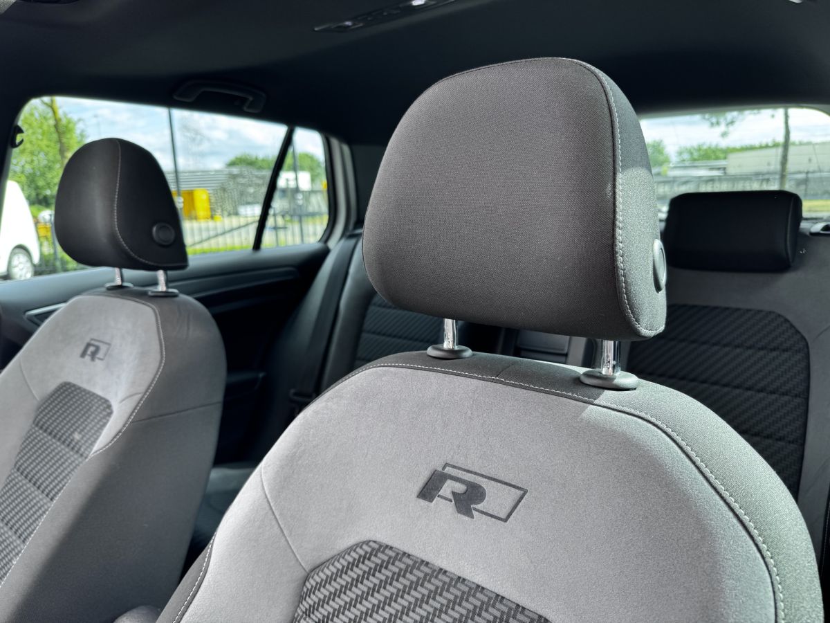 Volkswagen Golf 1.5 TSI 150PK Highline Business R-line Automaat