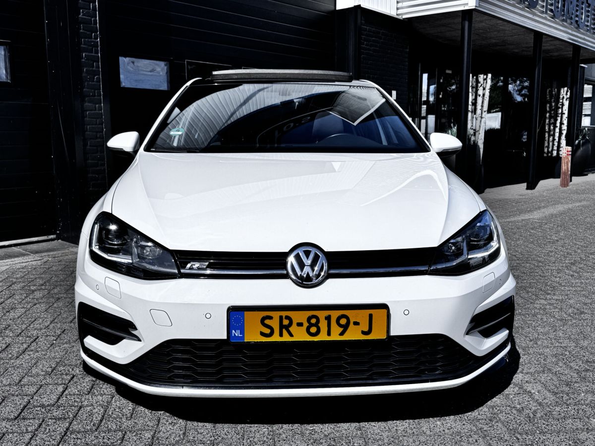 Volkswagen Golf 1.5 TSI 150PK Highline Business R-line Automaat
