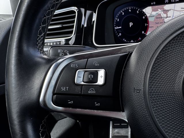 Volkswagen Golf 1.5 TSI 150PK Highline Business R-line Automaat