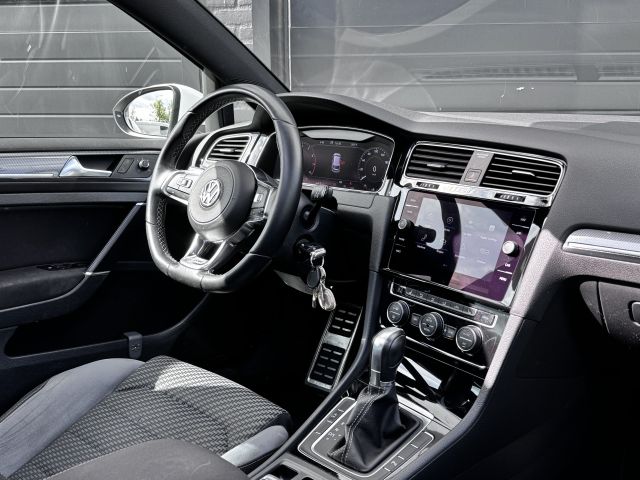 Volkswagen Golf 1.5 TSI 150PK Highline Business R-line Automaat