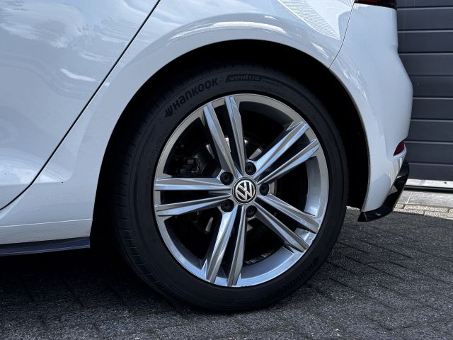 Volkswagen Golf 1.5 TSI 150PK Highline Business R-line Automaat