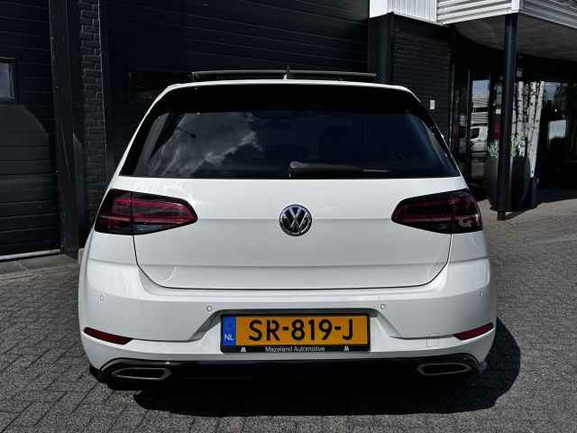 Volkswagen Golf 1.5 TSI 150PK Highline Business R-line Automaat