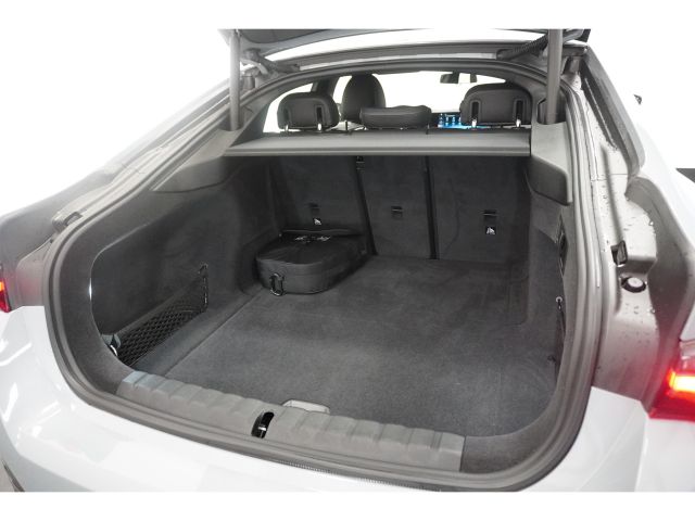 BMW i4 eDrive40 M-Sport High Executive 84 kWh 3 fasen BMW i4 eDrive40 M-Sport High Executive 84 kWh 3 fasen