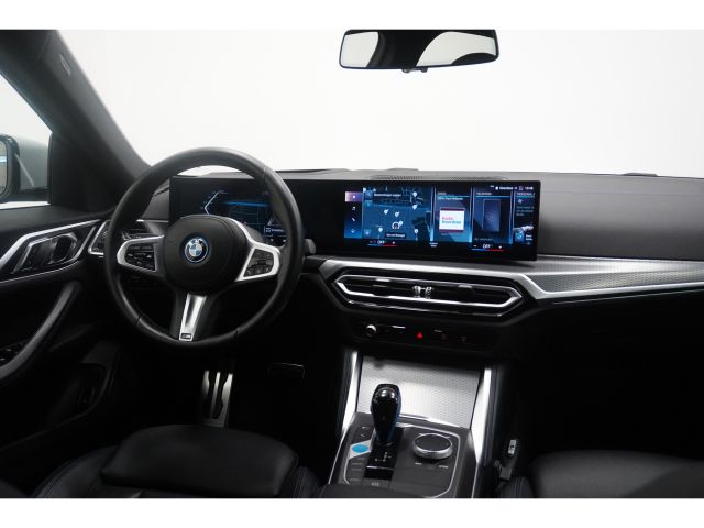 BMW i4 eDrive40 M-Sport High Executive 84 kWh 3 fasen BMW i4 eDrive40 M-Sport High Executive 84 kWh 3 fasen